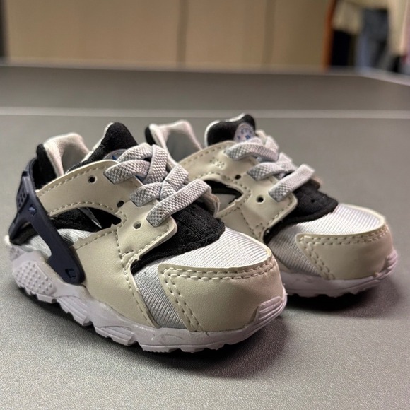 Nike Other - Nike Huarache Run Infant Toddler Shoes Size 3C White Black Gray Sneakers Baby